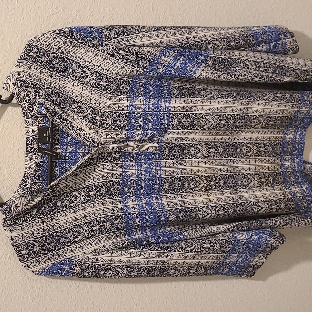 Beautiful blouse longer and open in back